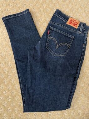 Levi's 524 Women's Dark Blue Slim Straight Jeans